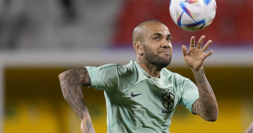 Jueza procesa a Dani Alves por presunta agresión sexual