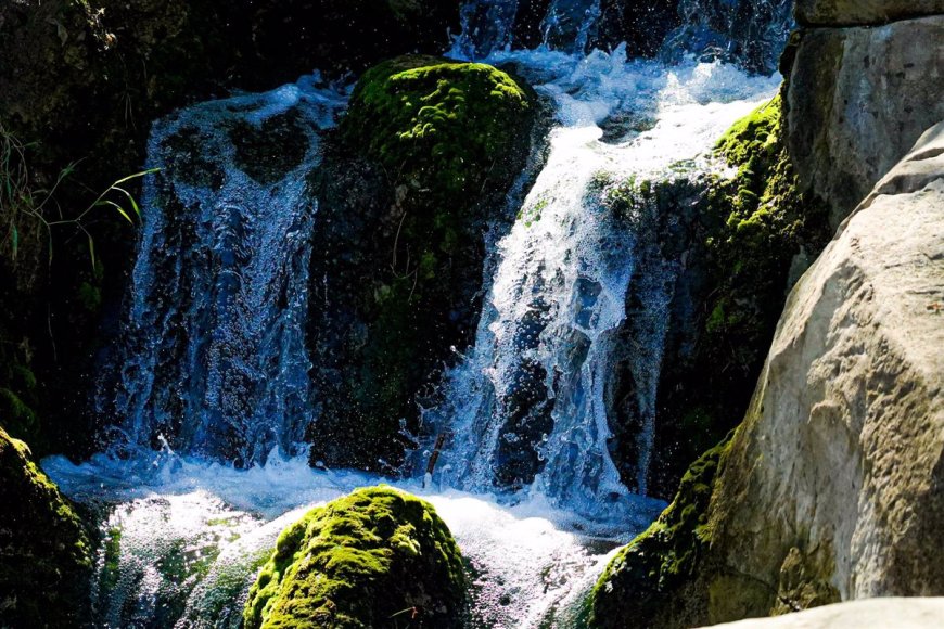 Un dispositivo de cemento, negro de carbón y agua que almacena energía