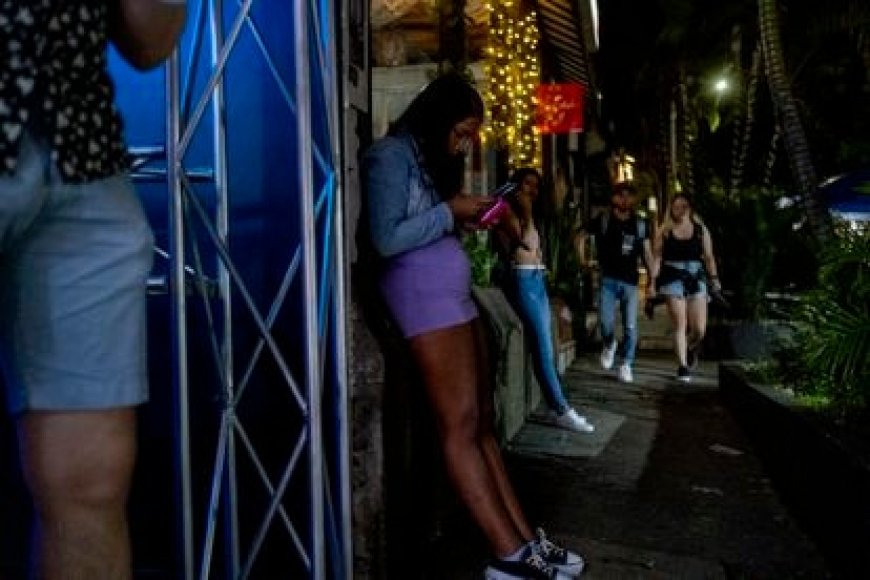 “Trabajo sexual es trabajo”: la bancada de Comunes radica un proyecto de ley para regular la prostitución en Colombia