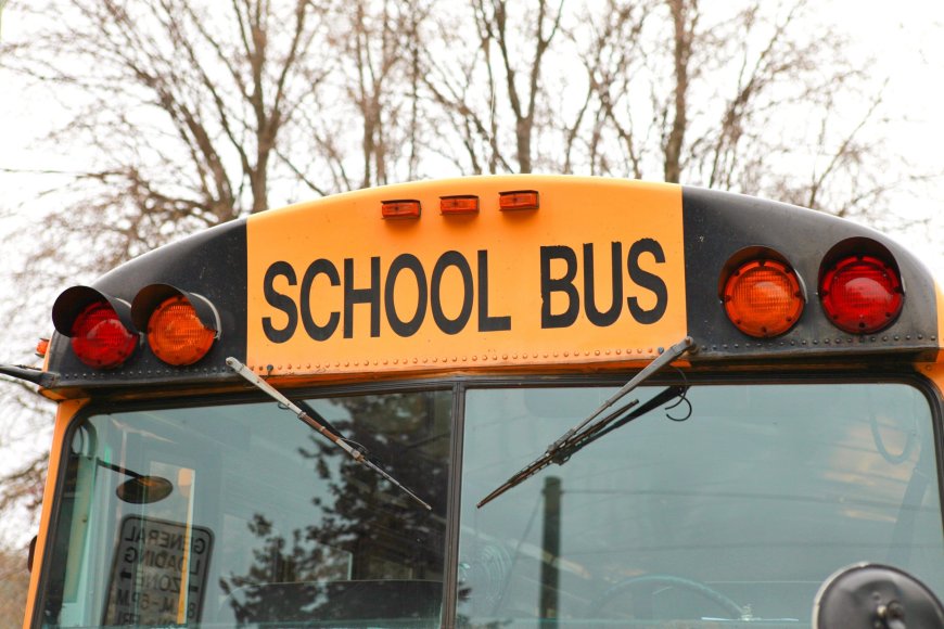 Un conductor de autobús escolar y su esposa acusados ​​de producir imágenes de abuso sexual infantil | Washington Hispanic
