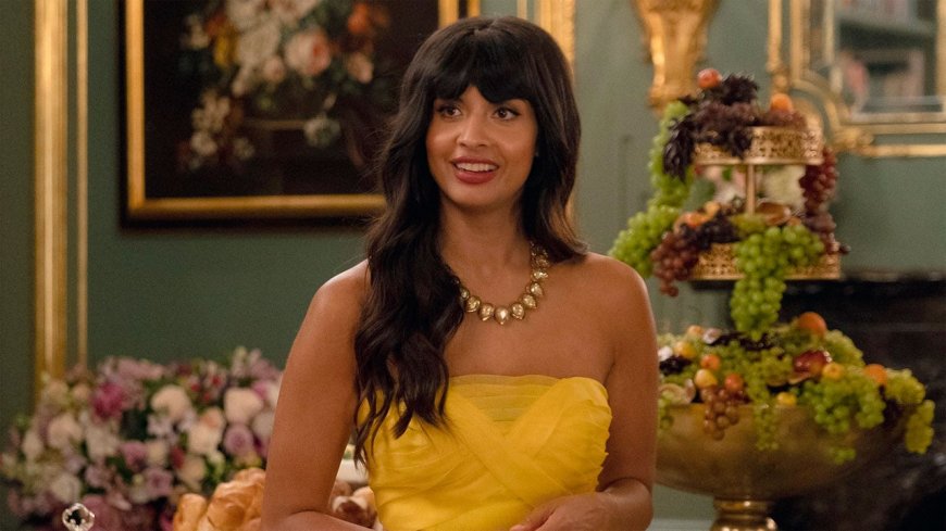 Jameela Jamil tuvo que decir que no a ‘You’ por las escenas de sexo: “Tengo mucho trauma sexual infantil profundo”