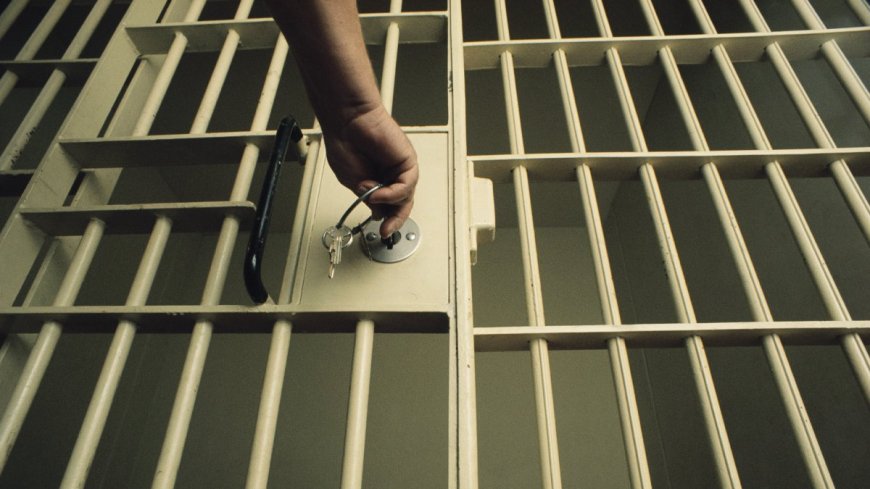Acusado de abuso sexual de menores es encontrado muerto en una cárcel de San Diego